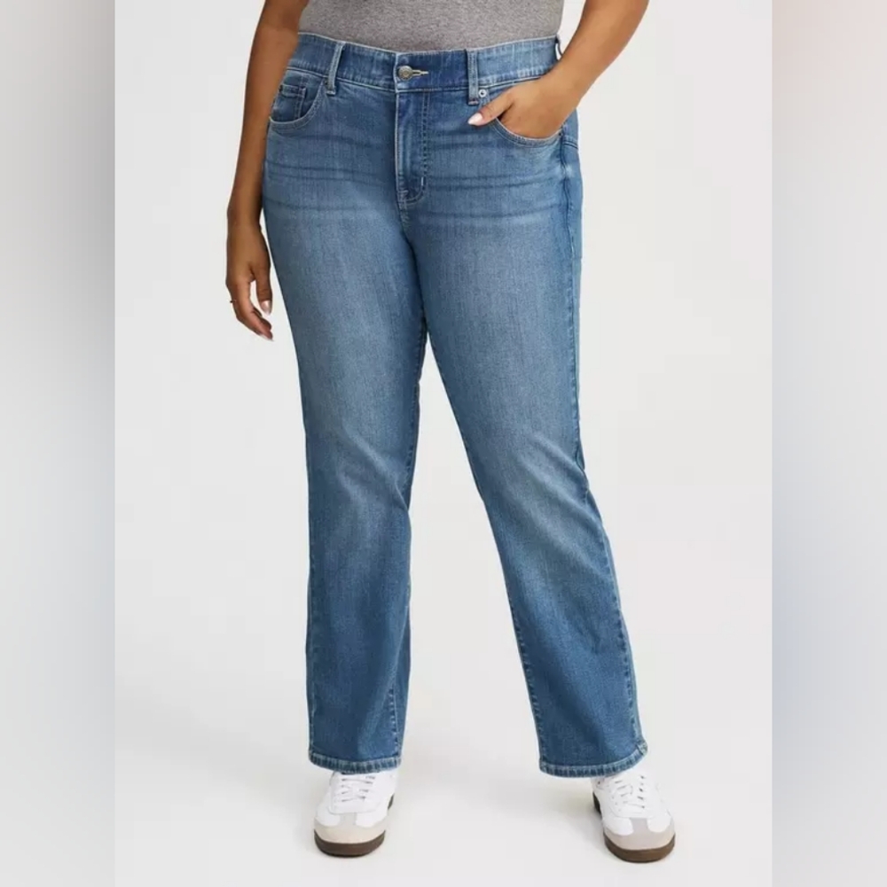 SOLD!Torrid Bombshell Straight Jeans 20W